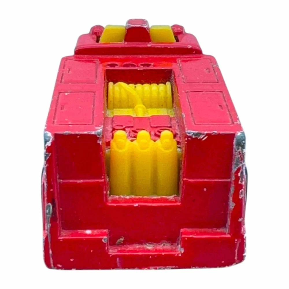 Hot Wheels‎ 1974 Emergency Unit Fire Truck Red Diecast Rescue Vehicle Malaysia